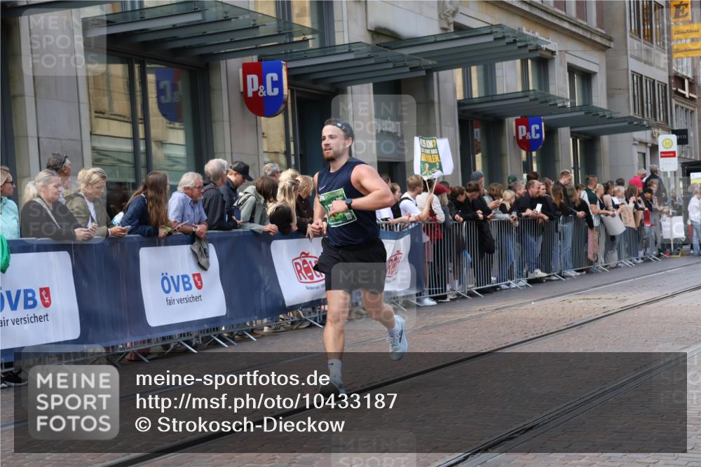 13.09.2026 - 21. swb-Marathon Bremen Strokosch-Dieckow http://msf.ph/oto/10433187 13.09.2026 13:12:37 Ziel 313, 868, 1513, 2350, 2442, 2498, 2559, 2801, 2858, 3988, 4605, 5379, 5965, 6349, 8029, 8291, 8419, 8798, 9217, 13106, 13140, 899, 1517, 2362, 2480, 3054, 3362, 3830, 4560, 4879, 5416, 6796, 7328, 8981, 9775, 9803 meine-sportfotos.de