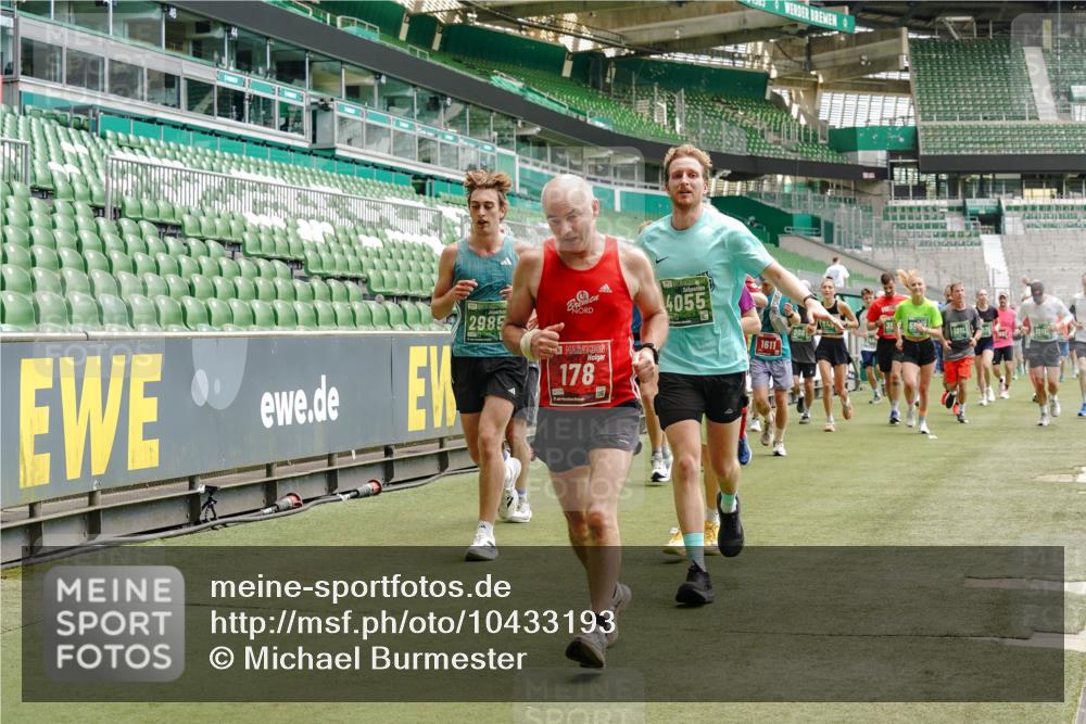13.09.2026 - 21. swb-Marathon Bremen Michael Burmester http://msf.ph/oto/10433193 13.09.2026 13:04:51 Laufen im Stadion 178, 209, 210, 244, 323, 394, 488, 534, 536, 565, 596, 647, 725, 881, 891, 900, 1073, 1239, 1243, 1307, 1308, 1343, 1373, 1380, 1456, 1458, 1479, 1627, 1649, 1653, 1656, 1687, 1771, 1780, 1914, 1932, 1941, 2023, 2089, 2126, 2223, 2241, 2301, 2369, 2430, 2434, 2452, 2602, 2625, 2723, 2742, 2764, 2851, 2867, 2872, 2891, 2910, 2919, 2957, 2959, 2977, 2985, 3028, 3030, 3217, 3278, 3320, 3343, 3402, 3419, 3425, 3444, 3454, 3485, 3510, 3521, 3579, 3618, 3796, 3859, 3909, 242 meine-sportfotos.de
