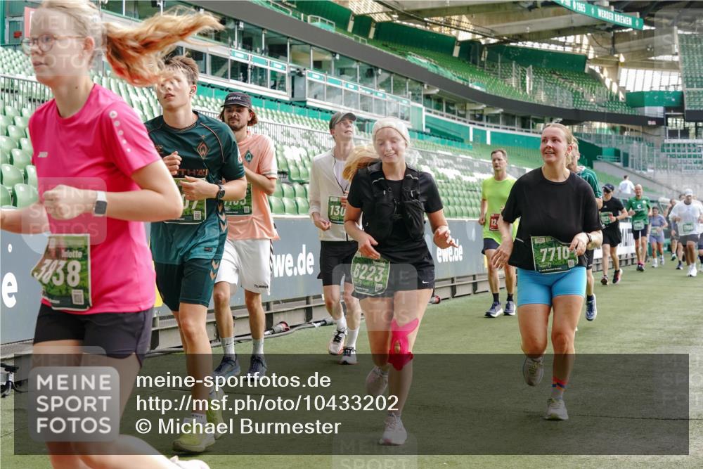 13.09.2026 - 21. swb-Marathon Bremen Michael Burmester http://msf.ph/oto/10433202 13.09.2026 13:30:14 Laufen im Stadion 122, 171, 224, 297, 405, 422, 476, 639, 685, 729, 754, 767, 806, 986, 1114, 1217, 1242, 1270, 1384, 1529, 1615, 1633, 1634, 1810, 1811, 1886, 1983, 2216, 2238, 2242, 2249, 2263, 2326, 2368, 2372, 2436, 2449, 2546, 2615, 2629, 2637, 2643, 2719, 2738, 2740, 2830, 2862, 2868, 2869, 2871, 2918, 2924, 2991, 2994, 3020, 3053, 3101, 3129, 3227, 3238, 3274, 3286, 3321, 3361, 3401, 3563, 3594, 3605, 3678, 3755, 3758, 3873, 3876, 3898, 3929, 3953, 3965, 3971, 4011, 4056 meine-sportfotos.de