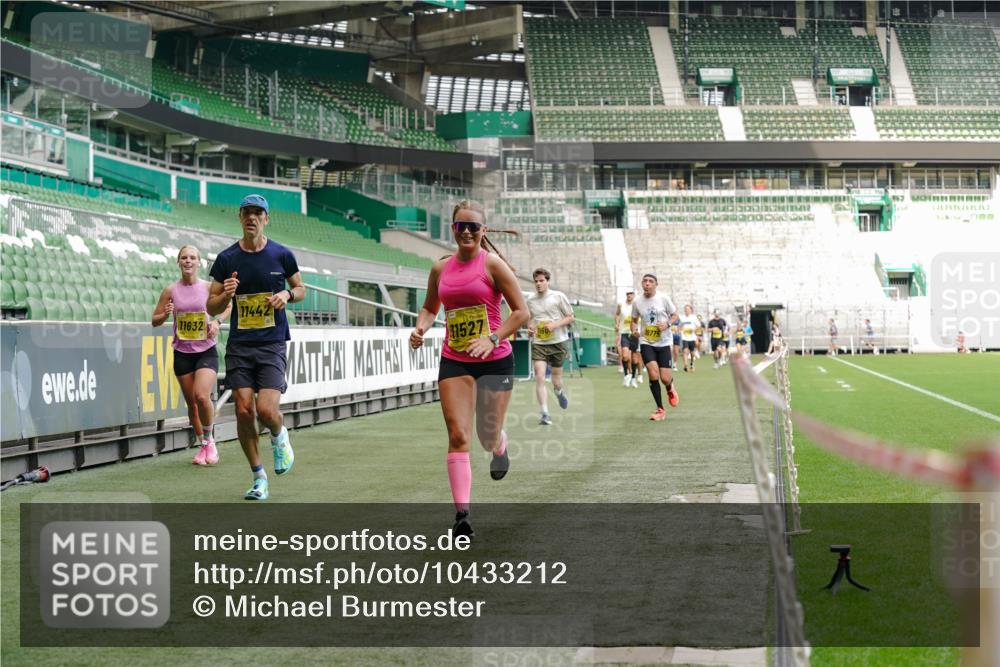 13.09.2026 - 21. swb-Marathon Bremen Michael Burmester http://msf.ph/oto/10433212 13.09.2026 10:24:23 Laufen im Stadion 10235, 10328, 10337, 10341, 10358, 10456, 10520, 10575, 10592, 10593, 10618, 10632, 10775, 10782, 10816, 10972, 11042, 11127, 11143, 11198, 11201, 11265, 11373, 11375, 11426, 11442, 11468, 11527, 11607, 11615, 11628, 11630, 11632, 11704, 11713, 11721, 11758, 11779, 11826, 11895, 11903, 11948, 12053, 12144, 12209, 12246, 12281, 12339, 12404, 12406, 12426, 12442, 12468, 12469, 12477, 12525, 13520, 13556, 13563, 13566, 13580, 13585, 13586, 13642 meine-sportfotos.de