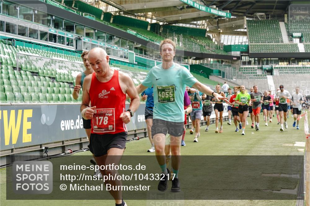 13.09.2026 - 21. swb-Marathon Bremen Michael Burmester http://msf.ph/oto/10433217 13.09.2026 13:04:52 Laufen im Stadion 178, 209, 210, 244, 323, 394, 488, 534, 536, 565, 596, 647, 725, 881, 891, 900, 1073, 1239, 1243, 1307, 1308, 1343, 1373, 1380, 1456, 1458, 1479, 1627, 1649, 1653, 1656, 1687, 1771, 1780, 1914, 1932, 1941, 2023, 2089, 2126, 2223, 2241, 2301, 2369, 2430, 2434, 2452, 2602, 2723, 2742, 2764, 2851, 2867, 2872, 2891, 2910, 2919, 2957, 2959, 2977, 2985, 3028, 3030, 3217, 3278, 3320, 3343, 3402, 3419, 3425, 3444, 3454, 3485, 3521, 3579, 3618, 3796, 3909, 242 meine-sportfotos.de