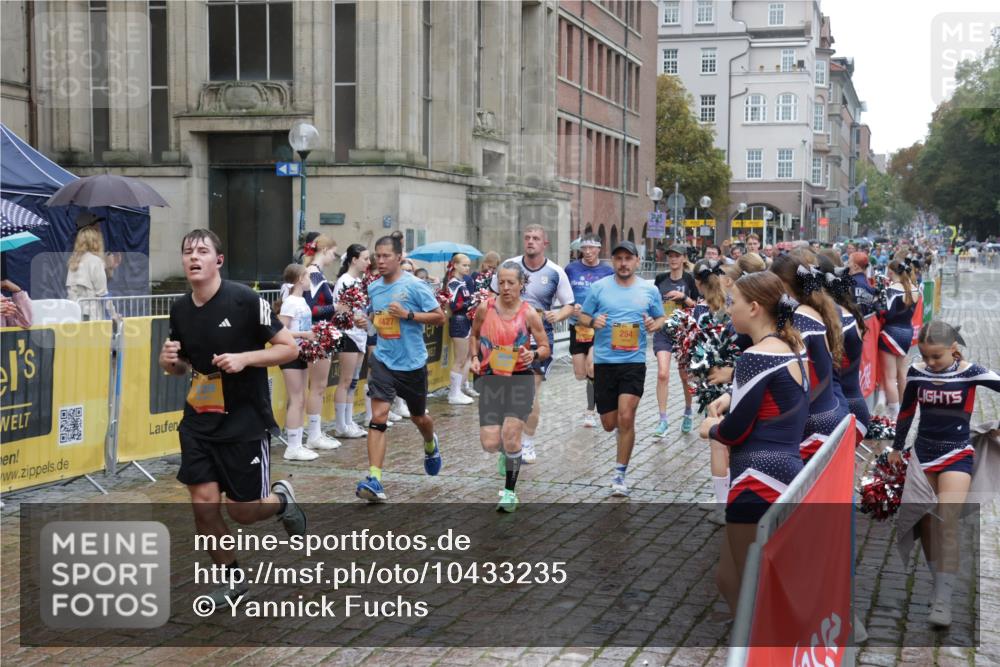 13.09.2026 - Kiel Lauf Yannick Fuchs http://msf.ph/oto/10433235 13.09.2026 11:42:09 Ziel 2430, 3629, 5774, 6895, 7247 meine-sportfotos.de
