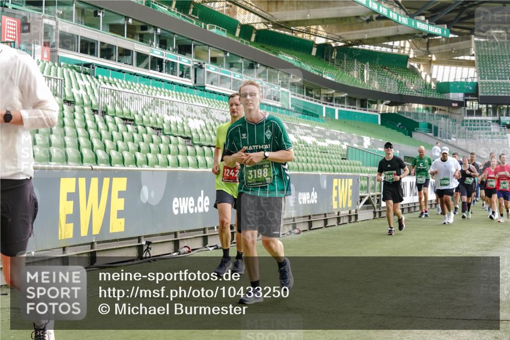 13.09.2026 - 21. swb-Marathon Bremen Michael Burmester http://msf.ph/oto/10433250 13.09.2026 13:30:16 Laufen im Stadion 122, 171, 224, 297, 405, 422, 476, 639, 685, 729, 754, 767, 806, 986, 1114, 1217, 1242, 1270, 1384, 1529, 1615, 1633, 1634, 1810, 1811, 1886, 1983, 2216, 2238, 2242, 2249, 2263, 2326, 2368, 2372, 2436, 2449, 2546, 2615, 2629, 2637, 2643, 2719, 2738, 2740, 2830, 2862, 2868, 2869, 2871, 2877, 2918, 2924, 2991, 2994, 3020, 3053, 3101, 3129, 3227, 3238, 3274, 3286, 3321, 3361, 3401, 3563, 3594, 3605, 3678, 3755, 3758, 3873, 3876, 3898, 3929, 3953, 3965, 3971, 4011, 4056 meine-sportfotos.de