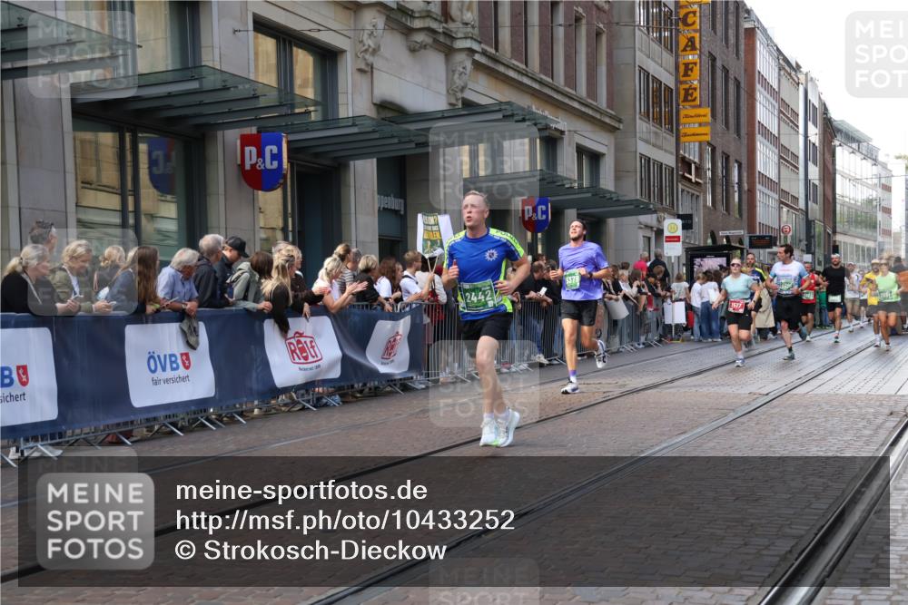 13.09.2026 - 21. swb-Marathon Bremen Strokosch-Dieckow http://msf.ph/oto/10433252 13.09.2026 13:12:40 Ziel 313, 868, 1207, 1513, 2350, 2442, 2498, 2559, 2801, 2858, 3625, 3988, 4605, 5379, 5965, 6349, 7874, 8029, 8291, 8419, 8798, 9092, 9217, 13140, 899, 1517, 2362, 2480, 3054, 3988, 4560, 4879, 5416, 6796, 7328, 8981, 9775, 9803, 13106 meine-sportfotos.de
