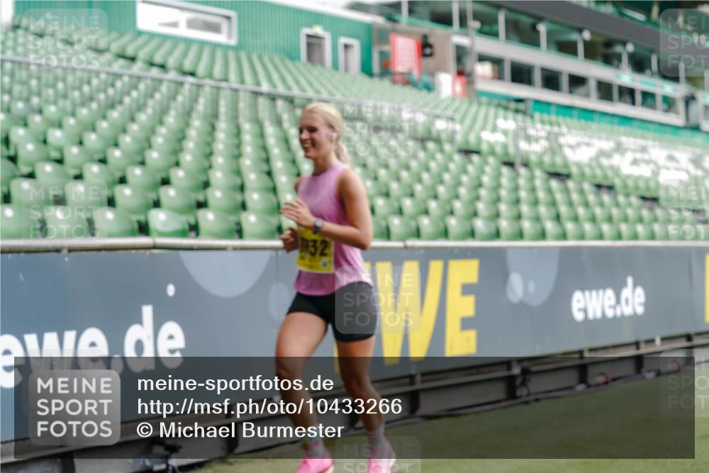 13.09.2026 - 21. swb-Marathon Bremen Michael Burmester http://msf.ph/oto/10433266 13.09.2026 10:24:27 Laufen im Stadion 10235, 10328, 10336, 10337, 10341, 10358, 10456, 10520, 10592, 10593, 10618, 10632, 10775, 10782, 10816, 10861, 10972, 11042, 11127, 11143, 11198, 11201, 11265, 11373, 11375, 11426, 11442, 11468, 11527, 11607, 11615, 11628, 11630, 11632, 11704, 11713, 11721, 11758, 11779, 11826, 11895, 11903, 11948, 12053, 12144, 12246, 12281, 12339, 12404, 12406, 12426, 12442, 12468, 12469, 12477, 12525, 13520, 13556, 13563, 13566, 13580, 13585, 13586, 13642 meine-sportfotos.de