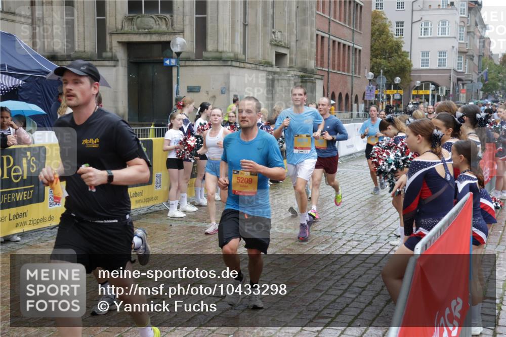 13.09.2026 - Kiel Lauf Yannick Fuchs http://msf.ph/oto/10433298 13.09.2026 11:42:28 Ziel 2430, 3629, 5774, 6895, 7247 meine-sportfotos.de