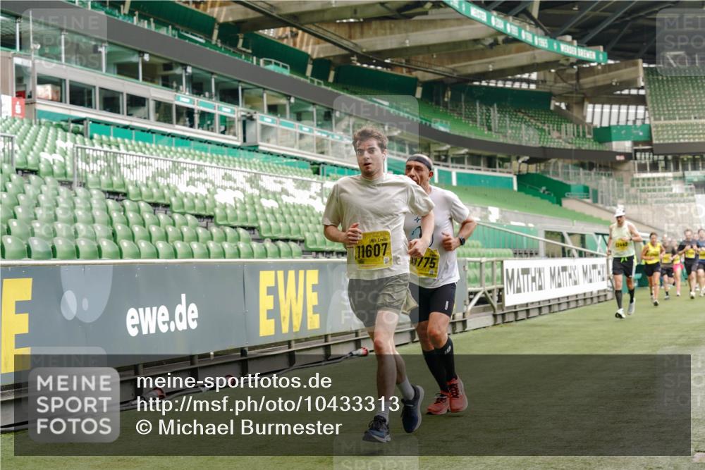 13.09.2026 - 21. swb-Marathon Bremen Michael Burmester http://msf.ph/oto/10433313 13.09.2026 10:24:29 Laufen im Stadion 10235, 10328, 10336, 10337, 10341, 10358, 10456, 10520, 10592, 10593, 10618, 10632, 10775, 10782, 10816, 10861, 10972, 11042, 11143, 11198, 11201, 11265, 11373, 11375, 11426, 11442, 11468, 11527, 11607, 11615, 11628, 11630, 11632, 11704, 11713, 11721, 11758, 11779, 11826, 11895, 11903, 11948, 12053, 12144, 12246, 12281, 12339, 12404, 12406, 12426, 12442, 12468, 12469, 12477, 12525, 13520, 13556, 13563, 13566, 13580, 13585, 13586, 13642 meine-sportfotos.de