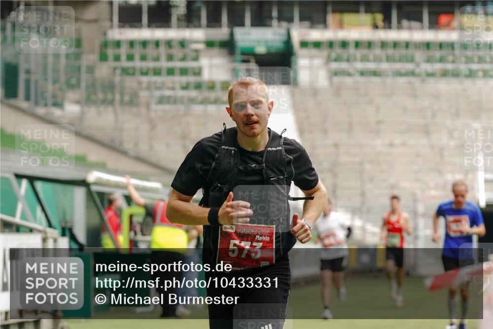 13.09.2026 - 21. swb-Marathon Bremen Michael Burmester http://msf.ph/oto/10433331 13.09.2026 12:32:30 Laufen im Stadion 417, 482, 573, 668, 943, 1020, 1126, 1507, 1606, 1629, 2100, 4474, 6507, 8044, 8285, 314, 358, 520, 547, 553, 574, 649, 719, 858, 934, 959, 1161, 1253, 1256, 1391, 1428, 1525, 1724, 1783, 3662 meine-sportfotos.de