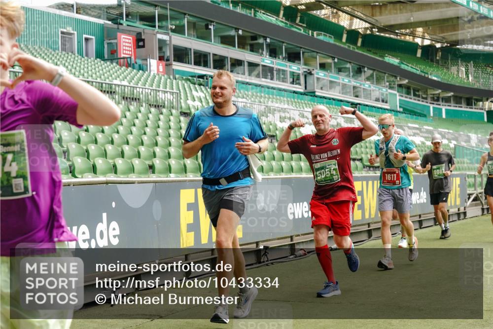 13.09.2026 - 21. swb-Marathon Bremen Michael Burmester http://msf.ph/oto/10433334 13.09.2026 13:04:54 Laufen im Stadion 178, 209, 210, 244, 323, 394, 488, 534, 536, 565, 647, 725, 881, 891, 900, 1073, 1239, 1243, 1307, 1308, 1343, 1373, 1380, 1456, 1479, 1627, 1649, 1653, 1656, 1687, 1771, 1780, 1914, 1932, 1941, 2023, 2089, 2126, 2223, 2241, 2265, 2301, 2369, 2430, 2434, 2452, 2602, 2723, 2742, 2764, 2851, 2867, 2872, 2891, 2910, 2919, 2957, 2959, 2977, 2985, 3028, 3030, 3217, 3278, 3320, 3343, 3402, 3419, 3425, 3444, 3454, 3485, 3521, 3579, 3618, 3796, 3909, 242 meine-sportfotos.de