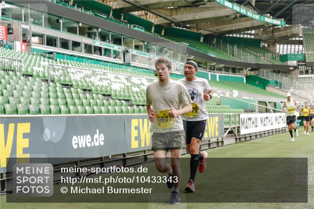 13.09.2026 - 21. swb-Marathon Bremen Michael Burmester http://msf.ph/oto/10433343 13.09.2026 10:24:29 Laufen im Stadion 10235, 10328, 10336, 10337, 10341, 10358, 10456, 10520, 10592, 10593, 10618, 10632, 10775, 10782, 10816, 10861, 10972, 11042, 11143, 11198, 11201, 11265, 11373, 11375, 11426, 11442, 11468, 11527, 11607, 11615, 11628, 11630, 11632, 11704, 11713, 11721, 11758, 11779, 11826, 11895, 11903, 11948, 12053, 12144, 12246, 12281, 12339, 12404, 12406, 12426, 12442, 12468, 12469, 12477, 12525, 13520, 13556, 13563, 13566, 13580, 13585, 13586, 13642 meine-sportfotos.de