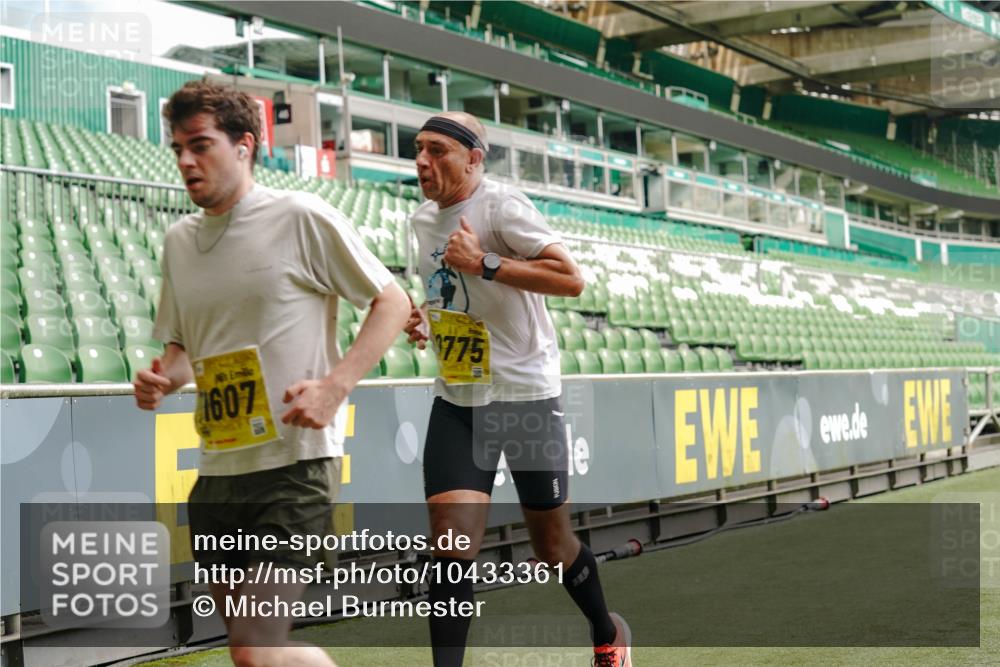 13.09.2026 - 21. swb-Marathon Bremen Michael Burmester http://msf.ph/oto/10433361 13.09.2026 10:24:30 Laufen im Stadion 10235, 10328, 10336, 10337, 10341, 10358, 10456, 10520, 10592, 10593, 10618, 10632, 10775, 10782, 10816, 10861, 10972, 11042, 11143, 11198, 11201, 11265, 11373, 11375, 11426, 11442, 11468, 11527, 11607, 11615, 11628, 11630, 11632, 11704, 11713, 11721, 11758, 11779, 11826, 11895, 11903, 11948, 12053, 12144, 12246, 12281, 12339, 12404, 12406, 12426, 12442, 12468, 12469, 12477, 12525, 13520, 13556, 13563, 13566, 13580, 13585, 13586, 13642 meine-sportfotos.de