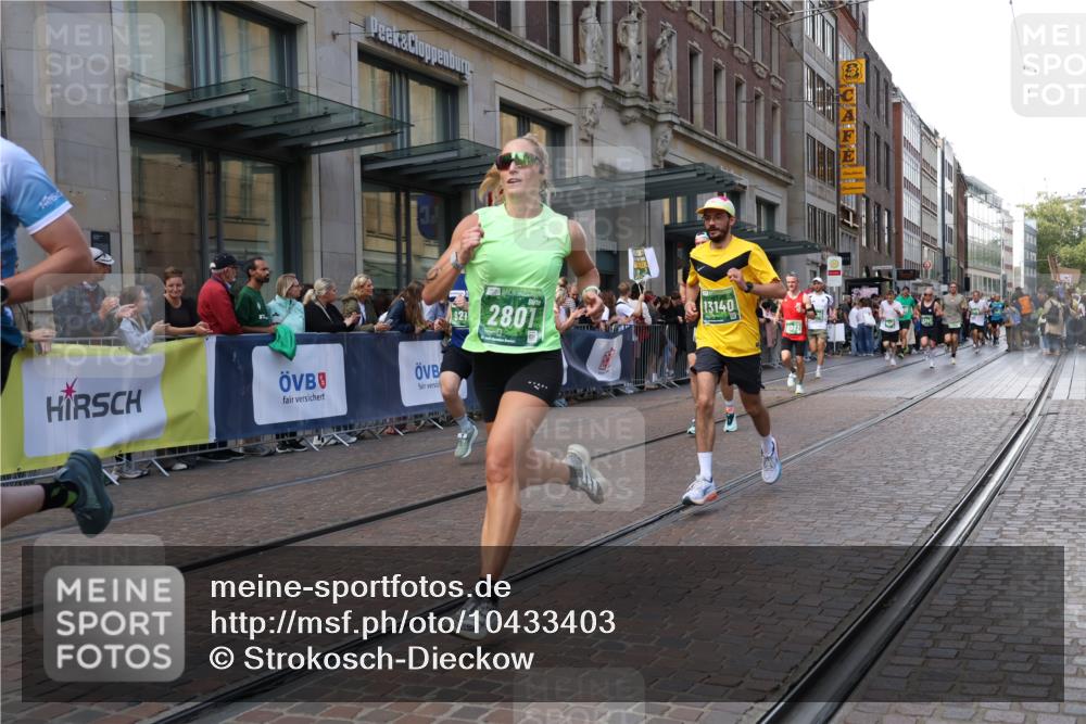13.09.2026 - 21. swb-Marathon Bremen Strokosch-Dieckow http://msf.ph/oto/10433403 13.09.2026 13:12:45 Ziel 313, 621, 868, 987, 1207, 1513, 2350, 2442, 2498, 2559, 2801, 2858, 3625, 4582, 5345, 5379, 5769, 5965, 6349, 7874, 8291, 8419, 8464, 8798, 9092, 9217, 13140, 899, 1517, 2350, 2362, 2480, 3054, 3988, 4560, 4605, 4879, 5416, 6796, 8029, 9775, 9803, 13106 meine-sportfotos.de