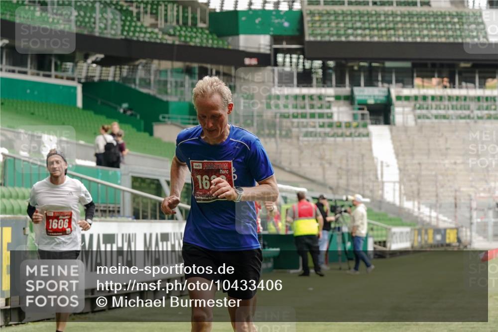 13.09.2026 - 21. swb-Marathon Bremen Michael Burmester http://msf.ph/oto/10433406 13.09.2026 12:32:39 Laufen im Stadion 417, 482, 573, 668, 943, 1020, 1126, 1507, 1606, 1629, 2100, 4474, 6507, 7741, 8044, 314, 358, 520, 547, 553, 574, 649, 719, 858, 934, 959, 1253, 1256, 1391, 1428, 1525, 1783 meine-sportfotos.de