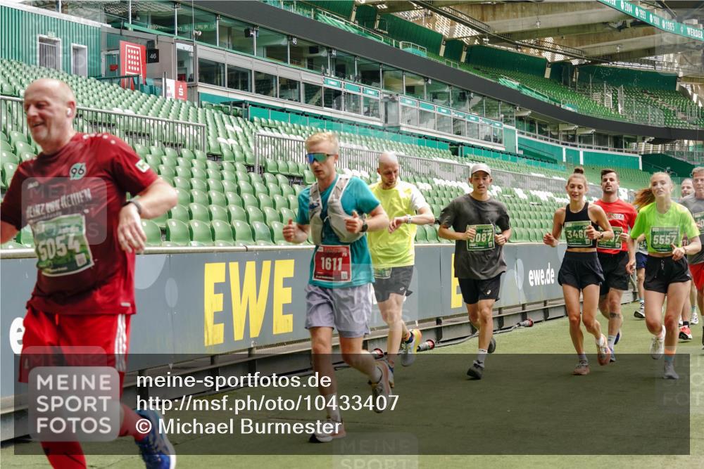13.09.2026 - 21. swb-Marathon Bremen Michael Burmester http://msf.ph/oto/10433407 13.09.2026 13:04:56 Laufen im Stadion 178, 209, 210, 244, 323, 394, 488, 534, 536, 565, 647, 725, 881, 891, 900, 1073, 1239, 1243, 1307, 1308, 1343, 1373, 1380, 1456, 1479, 1627, 1649, 1653, 1656, 1687, 1771, 1780, 1914, 1932, 1941, 2023, 2089, 2126, 2223, 2241, 2265, 2301, 2369, 2430, 2452, 2602, 2723, 2742, 2764, 2851, 2867, 2872, 2891, 2910, 2919, 2957, 2959, 2977, 2985, 3028, 3030, 3217, 3278, 3320, 3343, 3402, 3419, 3425, 3444, 3454, 3485, 3521, 3579, 3618, 3796, 3909, 242 meine-sportfotos.de