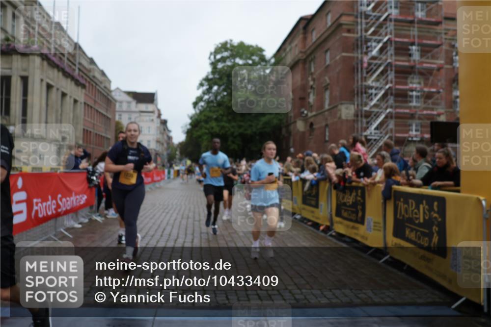 13.09.2026 - Kiel Lauf Yannick Fuchs http://msf.ph/oto/10433409 13.09.2026 09:47:15 Ziel 1235, 2587, 5167, 7461, 8524, 9091, 10076, 10224, 10555, 10742, 10744, 11862, 11964, 12635, 1402, 2527, 2718, 2759, 2779, 3808, 4087, 4238, 4906, 4940, 5217, 5351, 6048, 6074, 6207, 6638, 7190, 7213, 7446, 7731, 7921, 8409, 8887, 8994, 9141, 9385, 10009, 10301, 10322, 10731, 12622, 12725, 544, 591, 1324, 2870, 3192, 3629, 4480, 5517, 6072, 6575, 6639, 6696, 8231, 8503, 8540, 8777, 9634, 9936, 10789, 288, 3033, 3035, 4906, 6048, 10177 meine-sportfotos.de