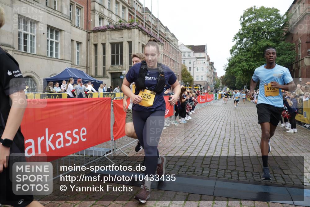 13.09.2026 - Kiel Lauf Yannick Fuchs http://msf.ph/oto/10433435 13.09.2026 09:47:16 Ziel 1235, 1324, 2587, 5167, 6575, 7461, 8231, 8524, 9091, 10076, 10224, 10555, 10742, 10744, 11862, 11964, 12635, 1402, 2527, 2718, 2759, 2779, 3808, 4087, 4238, 4906, 4940, 5217, 5351, 6074, 6207, 6638, 7190, 7213, 7446, 7731, 7921, 8409, 8887, 8994, 9141, 9385, 10009, 10301, 10322, 10731, 12622, 12725, 544, 591, 2870, 3192, 3373, 3629, 4480, 5517, 6072, 6639, 6696, 7767, 8503, 8540, 8777, 9634, 9936, 10789, 288, 2527, 3033, 3035, 4906, 6048 meine-sportfotos.de