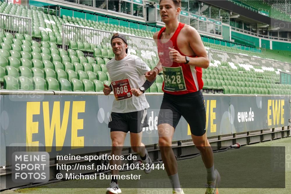 13.09.2026 - 21. swb-Marathon Bremen Michael Burmester http://msf.ph/oto/10433444 13.09.2026 12:32:43 Laufen im Stadion 417, 482, 573, 668, 943, 1020, 1126, 1507, 1606, 1629, 2100, 6507, 7741, 8044, 314, 358, 520, 547, 649, 719, 858, 934, 959, 1253, 1391, 1428, 1525, 1783 meine-sportfotos.de