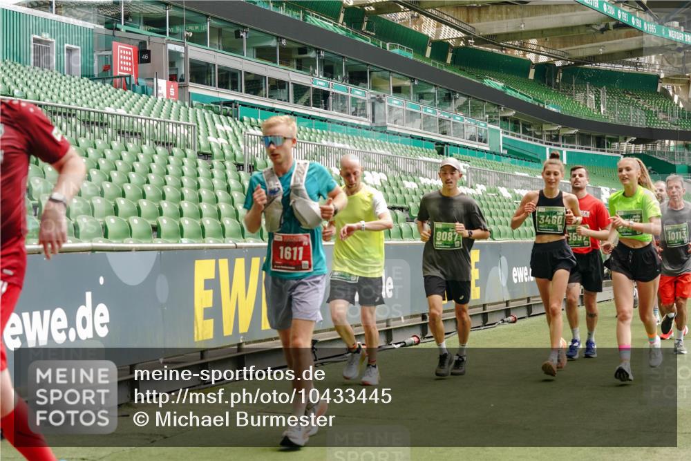 13.09.2026 - 21. swb-Marathon Bremen Michael Burmester http://msf.ph/oto/10433445 13.09.2026 13:04:56 Laufen im Stadion 178, 209, 210, 244, 323, 394, 488, 534, 536, 565, 647, 725, 881, 891, 900, 1073, 1239, 1243, 1307, 1308, 1343, 1373, 1380, 1456, 1479, 1627, 1649, 1653, 1656, 1687, 1771, 1780, 1914, 1932, 1941, 2023, 2089, 2126, 2223, 2241, 2265, 2301, 2369, 2430, 2452, 2602, 2723, 2742, 2764, 2851, 2867, 2872, 2891, 2910, 2919, 2957, 2959, 2977, 2985, 3028, 3030, 3217, 3278, 3320, 3343, 3402, 3419, 3425, 3444, 3454, 3485, 3521, 3579, 3618, 3796, 3909, 242 meine-sportfotos.de