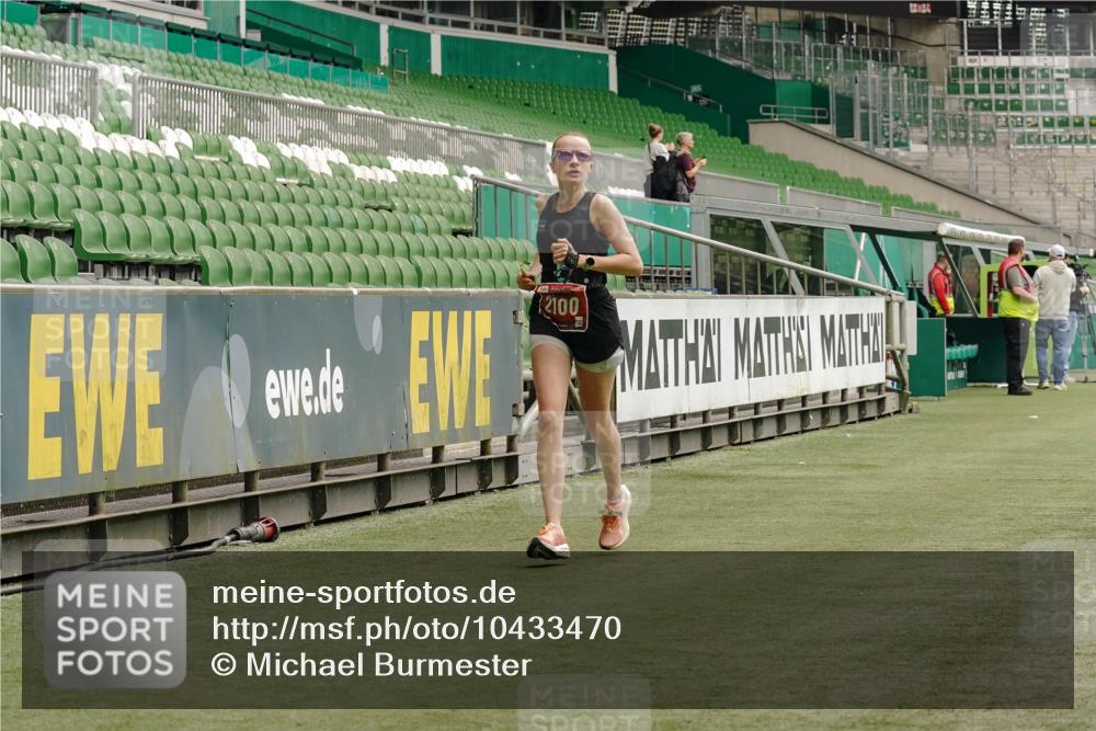 13.09.2026 - 21. swb-Marathon Bremen Michael Burmester http://msf.ph/oto/10433470 13.09.2026 12:33:19 Laufen im Stadion 299, 482, 525, 668, 943, 1020, 1126, 1212, 1507, 1606, 1629, 2072, 2100, 5428, 7741, 314, 520, 547, 719, 858, 934, 959, 1168, 1214, 1453, 5212, 6485 meine-sportfotos.de
