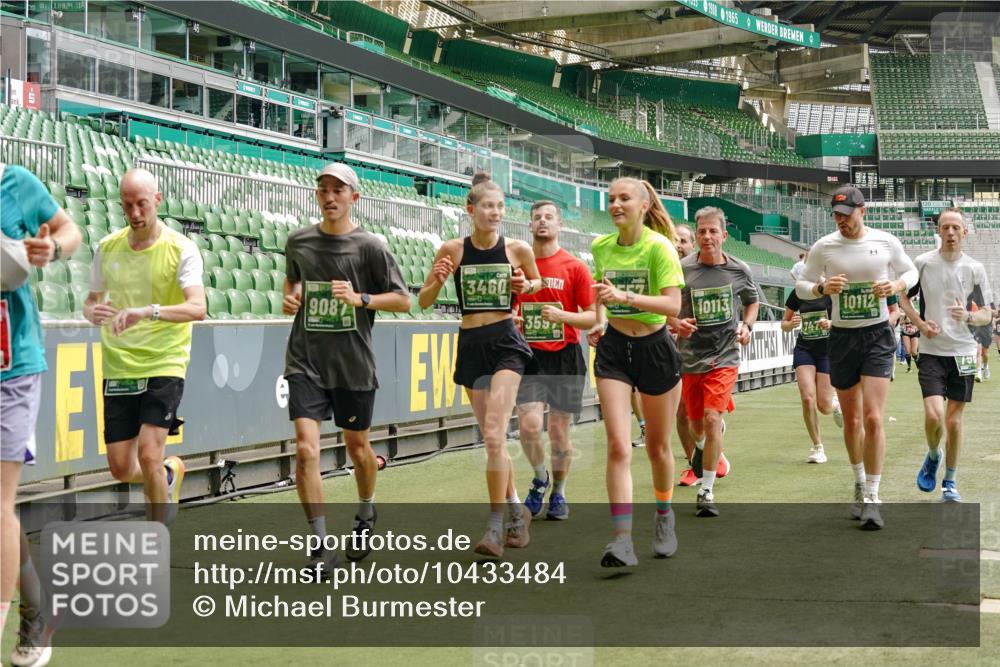 13.09.2026 - 21. swb-Marathon Bremen Michael Burmester http://msf.ph/oto/10433484 13.09.2026 13:04:57 Laufen im Stadion 178, 209, 210, 244, 323, 394, 488, 534, 536, 565, 647, 725, 881, 891, 900, 1073, 1239, 1243, 1307, 1308, 1343, 1373, 1380, 1456, 1479, 1627, 1649, 1653, 1656, 1687, 1771, 1780, 1914, 1932, 1941, 2023, 2089, 2126, 2223, 2241, 2265, 2301, 2369, 2430, 2452, 2602, 2723, 2742, 2764, 2851, 2867, 2872, 2891, 2910, 2919, 2957, 2959, 2977, 2985, 3028, 3030, 3217, 3278, 3320, 3343, 3402, 3419, 3425, 3444, 3454, 3485, 3521, 3579, 3618, 3796, 3909, 242 meine-sportfotos.de