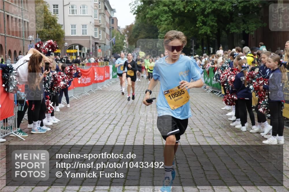 13.09.2026 - Kiel Lauf Yannick Fuchs http://msf.ph/oto/10433492 13.09.2026 09:47:20 Ziel 544, 1235, 1324, 2587, 2870, 5167, 6575, 8231, 8524, 9091, 10076, 10555, 11964, 12635, 1402, 2718, 2759, 2779, 3808, 4087, 4238, 4940, 5217, 5351, 6074, 6207, 6638, 7190, 7213, 7446, 7461, 7731, 7921, 8409, 9141, 9385, 10009, 10224, 10301, 10322, 10731, 10742, 10744, 11862, 11964, 12622, 12725, 466, 591, 3192, 3373, 3629, 4011, 4479, 4480, 5517, 6072, 6639, 6696, 7767, 8503, 8540, 8777, 8833, 9528, 9634, 9936, 10789, 2527, 3808, 4906, 6048, 7190, 7446 meine-sportfotos.de