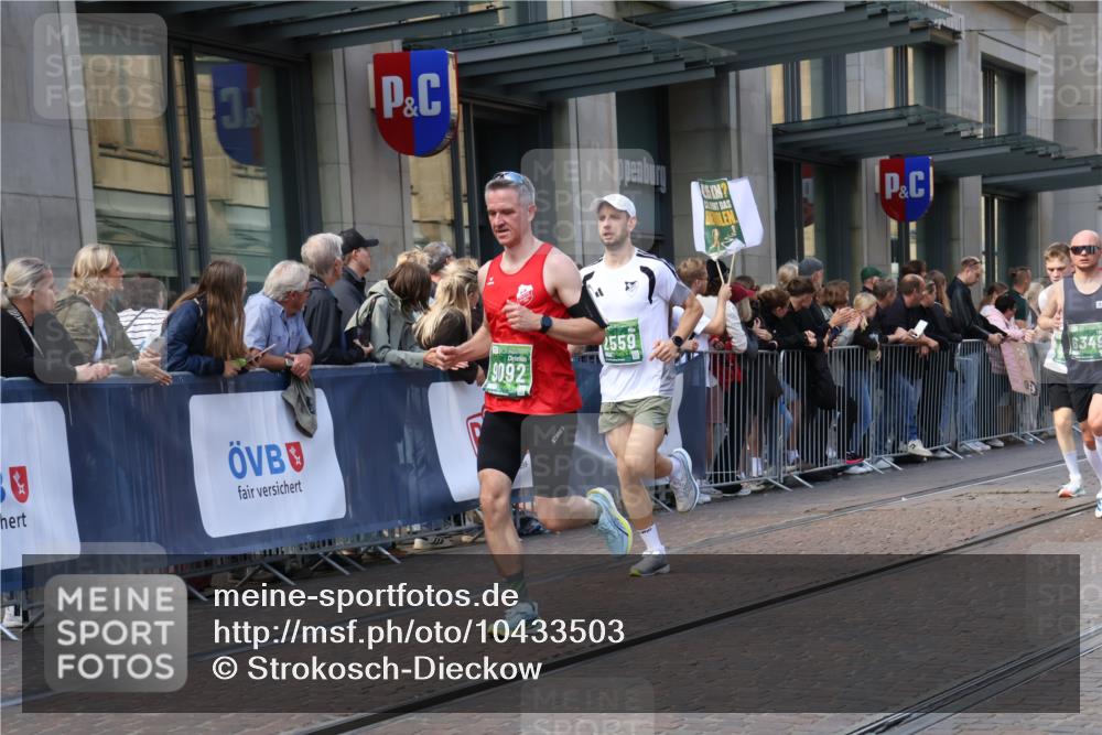 13.09.2026 - 21. swb-Marathon Bremen Strokosch-Dieckow http://msf.ph/oto/10433503 13.09.2026 13:12:48 Ziel 280, 313, 621, 868, 987, 1207, 2442, 2498, 2559, 2801, 2858, 2962, 3566, 3625, 4582, 5345, 5379, 5769, 5965, 6038, 6349, 7874, 8197, 8291, 8419, 8464, 8798, 9092, 9217, 13140, 1513, 1517, 2350, 2362, 2480, 3054, 3988, 4560, 4605, 4879, 5416, 6796, 8029, 9775, 9803, 13106 meine-sportfotos.de