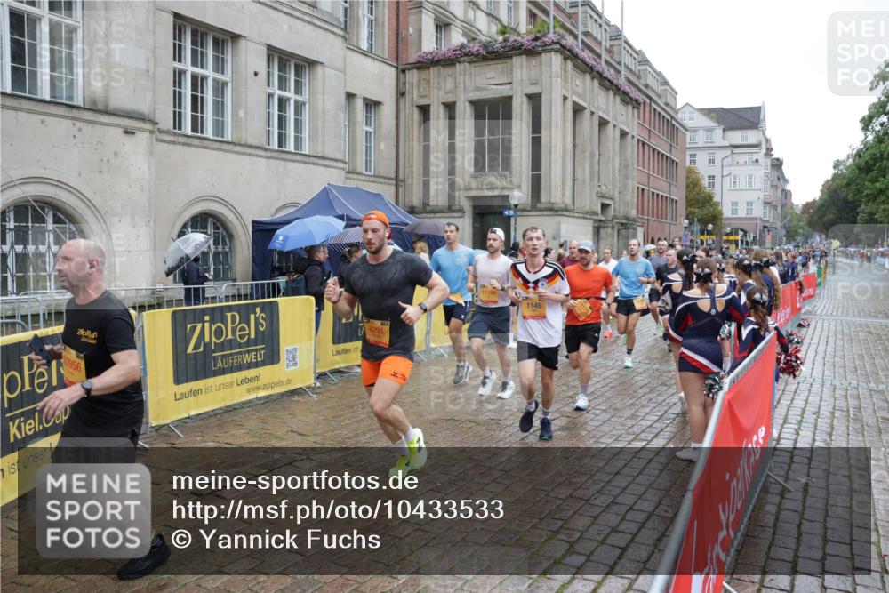 13.09.2026 - Kiel Lauf Yannick Fuchs http://msf.ph/oto/10433533 13.09.2026 11:42:53 Ziel 9569 meine-sportfotos.de