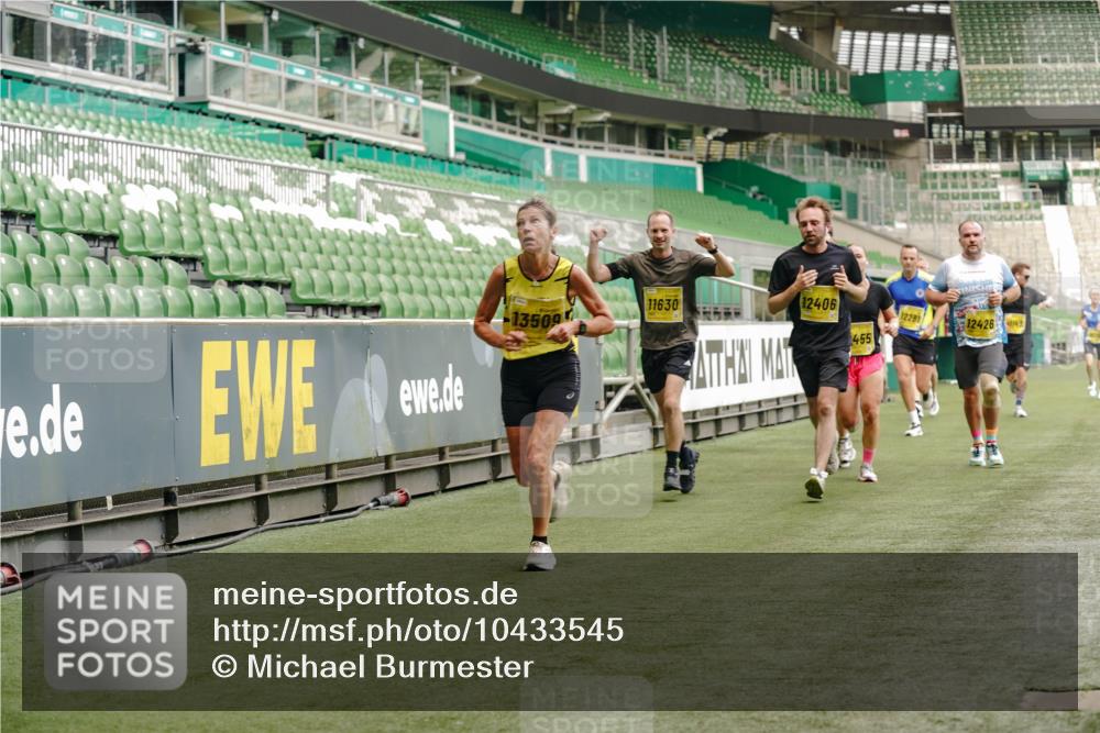 13.09.2026 - 21. swb-Marathon Bremen Michael Burmester http://msf.ph/oto/10433545 13.09.2026 10:24:35 Laufen im Stadion 10143, 10235, 10328, 10336, 10337, 10341, 10358, 10456, 10520, 10592, 10593, 10618, 10632, 10775, 10782, 10816, 10861, 10972, 11042, 11143, 11201, 11265, 11373, 11375, 11426, 11442, 11468, 11527, 11607, 11615, 11628, 11630, 11632, 11704, 11713, 11758, 11779, 11826, 11895, 11903, 11948, 12053, 12144, 12246, 12281, 12339, 12404, 12406, 12426, 12442, 12468, 12469, 12477, 12525, 13520, 13563, 13566, 13580, 13585, 13586 meine-sportfotos.de