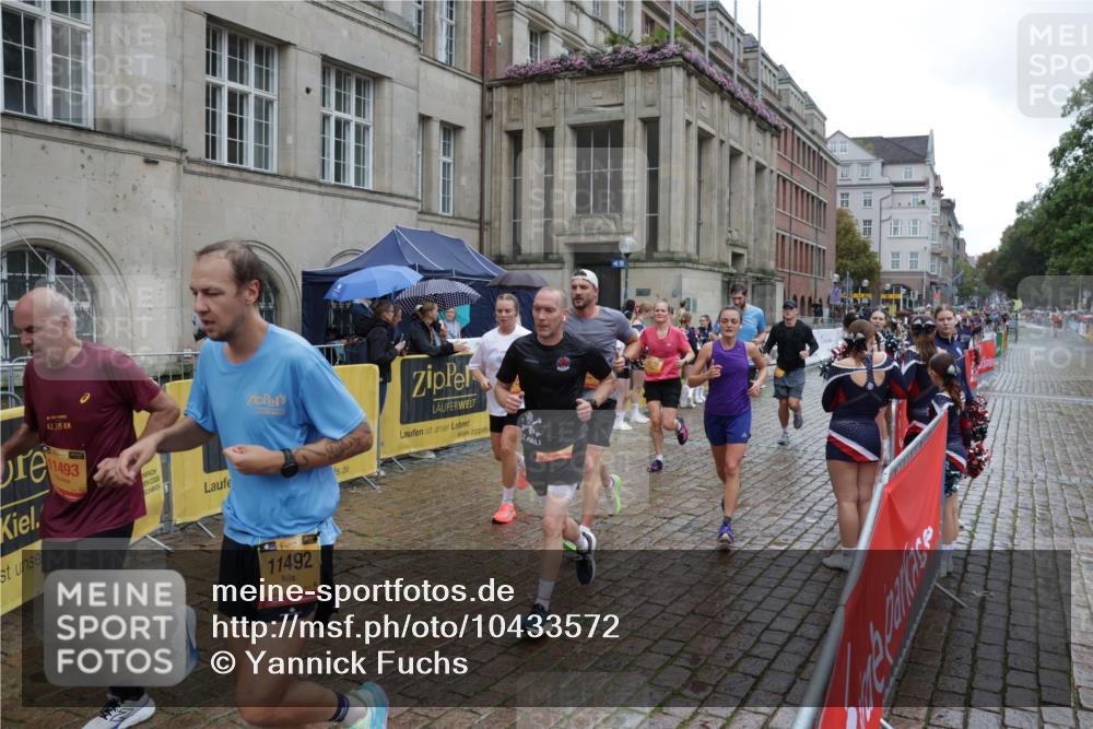 13.09.2026 - Kiel Lauf Yannick Fuchs http://msf.ph/oto/10433572 13.09.2026 11:42:56 Ziel 9569 meine-sportfotos.de