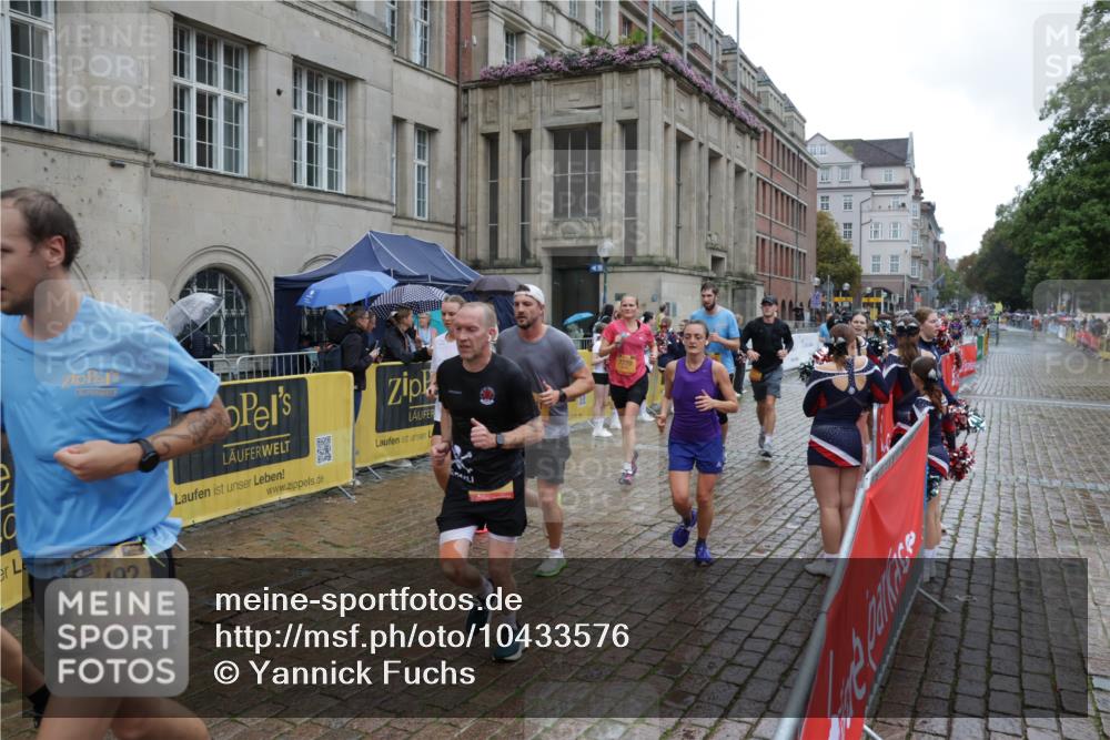 13.09.2026 - Kiel Lauf Yannick Fuchs http://msf.ph/oto/10433576 13.09.2026 11:42:56 Ziel 9569 meine-sportfotos.de