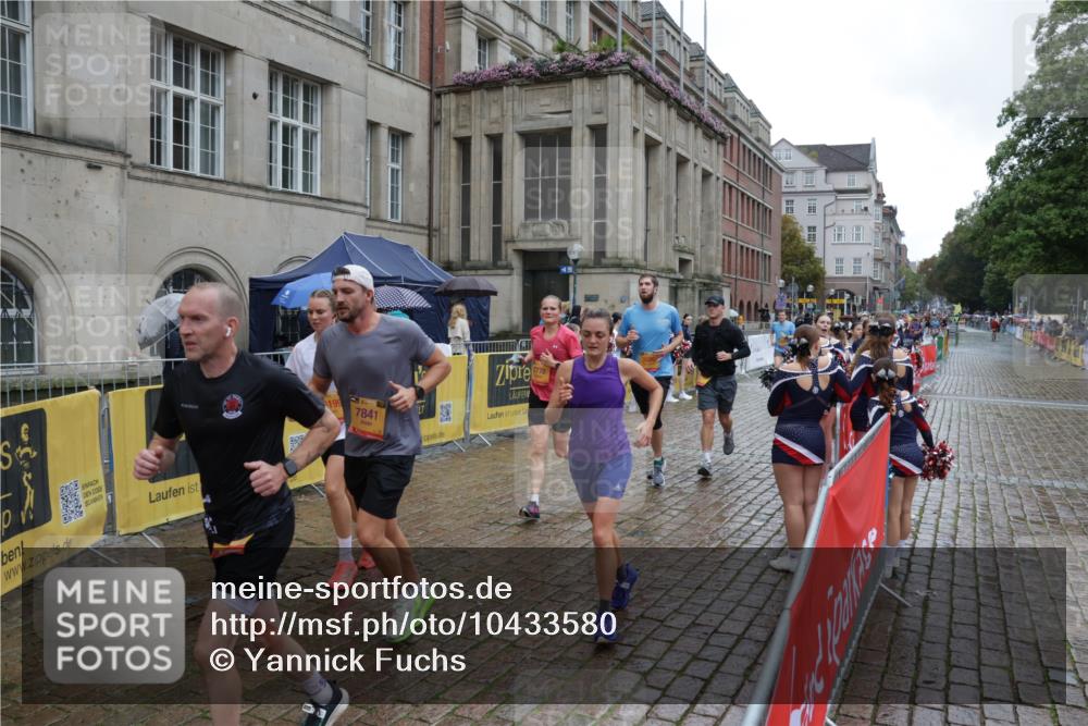13.09.2026 - Kiel Lauf Yannick Fuchs http://msf.ph/oto/10433580 13.09.2026 11:42:56 Ziel 9569 meine-sportfotos.de