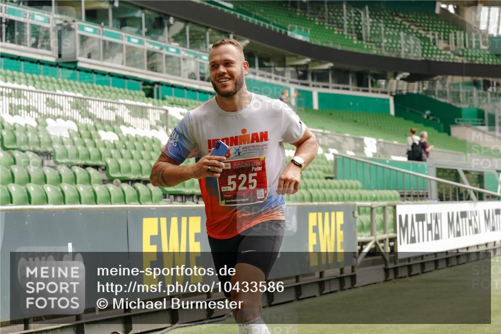 13.09.2026 - 21. swb-Marathon Bremen Michael Burmester http://msf.ph/oto/10433586 13.09.2026 12:33:39 Laufen im Stadion 299, 482, 525, 919, 1212, 1606, 1629, 2072, 5428, 7741, 314, 520, 547, 858, 934, 1168, 1214, 1357, 1453, 1639, 5212, 6485 meine-sportfotos.de