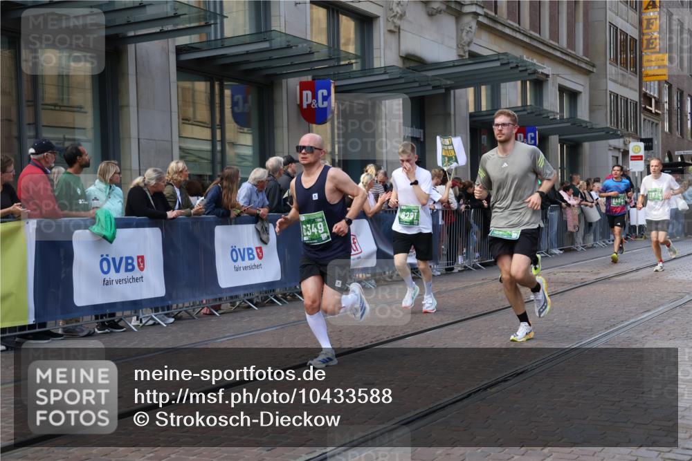 13.09.2026 - 21. swb-Marathon Bremen Strokosch-Dieckow http://msf.ph/oto/10433588 13.09.2026 13:12:49 Ziel 280, 313, 621, 868, 987, 1207, 2442, 2498, 2559, 2801, 2858, 2962, 3566, 3625, 4582, 5345, 5379, 5769, 5965, 6038, 6349, 6394, 7874, 8197, 8291, 8419, 8464, 8798, 9092, 9217, 13140, 1513, 1517, 2350, 2362, 2442, 3054, 3988, 4605, 4879, 5416, 6796, 8029, 9775, 9803, 13106 meine-sportfotos.de