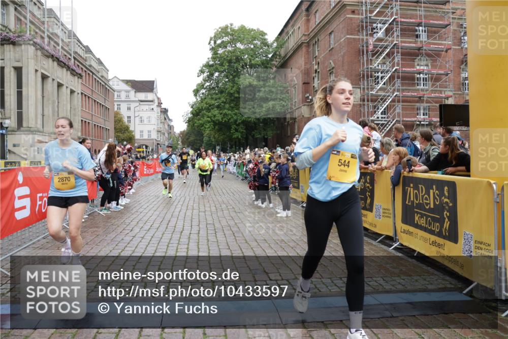 13.09.2026 - Kiel Lauf Yannick Fuchs http://msf.ph/oto/10433597 13.09.2026 09:47:26 Ziel 544, 591, 1324, 2870, 3192, 3629, 6072, 6575, 6639, 8231, 8540, 8777, 9634, 9936, 10555, 1235, 1402, 2587, 2718, 2759, 2779, 4238, 4940, 5167, 5217, 5351, 6074, 6207, 7461, 7731, 7921, 8524, 9091, 9141, 9385, 10009, 10076, 10224, 10301, 10731, 10742, 10744, 11862, 11964, 12622, 12635, 390, 466, 3373, 4011, 4103, 4400, 4479, 4480, 4952, 5517, 6078, 6696, 7767, 8503, 8833, 9528, 9697, 10789, 12099, 2527, 2718, 3808, 4087, 6638, 7190, 7446, 10322 meine-sportfotos.de