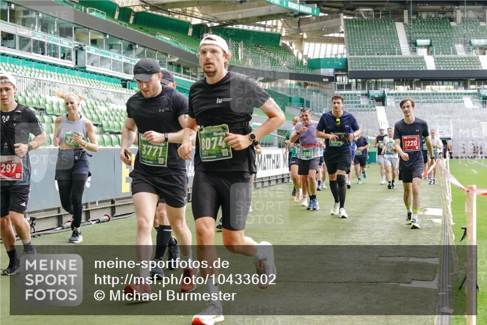13.09.2026 - 21. swb-Marathon Bremen Michael Burmester http://msf.ph/oto/10433602 13.09.2026 13:30:47 Laufen im Stadion 122, 171, 224, 295, 297, 405, 487, 639, 767, 806, 840, 965, 1114, 1217, 1242, 1270, 1314, 1329, 1529, 1633, 1634, 1775, 1810, 1811, 1886, 1904, 1983, 2216, 2238, 2242, 2249, 2263, 2368, 2372, 2436, 2449, 2546, 2615, 2629, 2637, 2643, 2677, 2719, 2726, 2738, 2740, 2830, 2869, 2871, 2877, 2918, 2952, 2994, 3038, 3053, 3094, 3101, 3227, 3286, 3401, 3426, 3563, 3605, 3723, 3873, 3876, 3898, 3918, 3929, 4056, 4162, 4309, 4460, 111 meine-sportfotos.de