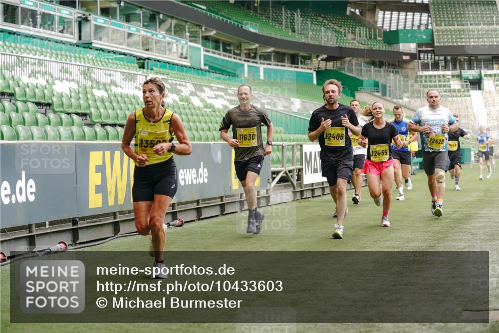 13.09.2026 - 21. swb-Marathon Bremen Michael Burmester http://msf.ph/oto/10433603 13.09.2026 10:24:36 Laufen im Stadion 10143, 10235, 10328, 10336, 10337, 10341, 10358, 10456, 10520, 10592, 10593, 10618, 10632, 10775, 10782, 10816, 10861, 10972, 11042, 11143, 11201, 11265, 11373, 11375, 11426, 11442, 11468, 11527, 11607, 11615, 11628, 11630, 11632, 11704, 11713, 11758, 11779, 11826, 11895, 11903, 11948, 12053, 12144, 12246, 12281, 12339, 12404, 12406, 12426, 12442, 12468, 12469, 12477, 12525, 13520, 13563, 13566, 13580, 13585, 13586 meine-sportfotos.de