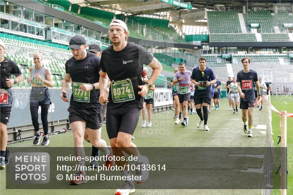 13.09.2026 - 21. swb-Marathon Bremen Michael Burmester http://msf.ph/oto/10433614 13.09.2026 13:30:47 Laufen im Stadion 122, 171, 224, 295, 297, 405, 487, 639, 767, 806, 840, 965, 1114, 1217, 1242, 1270, 1314, 1329, 1529, 1633, 1634, 1775, 1810, 1811, 1886, 1904, 1983, 2216, 2238, 2242, 2249, 2263, 2368, 2372, 2436, 2449, 2546, 2615, 2629, 2637, 2643, 2677, 2719, 2726, 2738, 2740, 2830, 2869, 2871, 2877, 2918, 2952, 2994, 3038, 3053, 3094, 3101, 3227, 3286, 3401, 3426, 3563, 3605, 3723, 3873, 3876, 3898, 3918, 3929, 4056, 4162, 4309, 4460, 111 meine-sportfotos.de