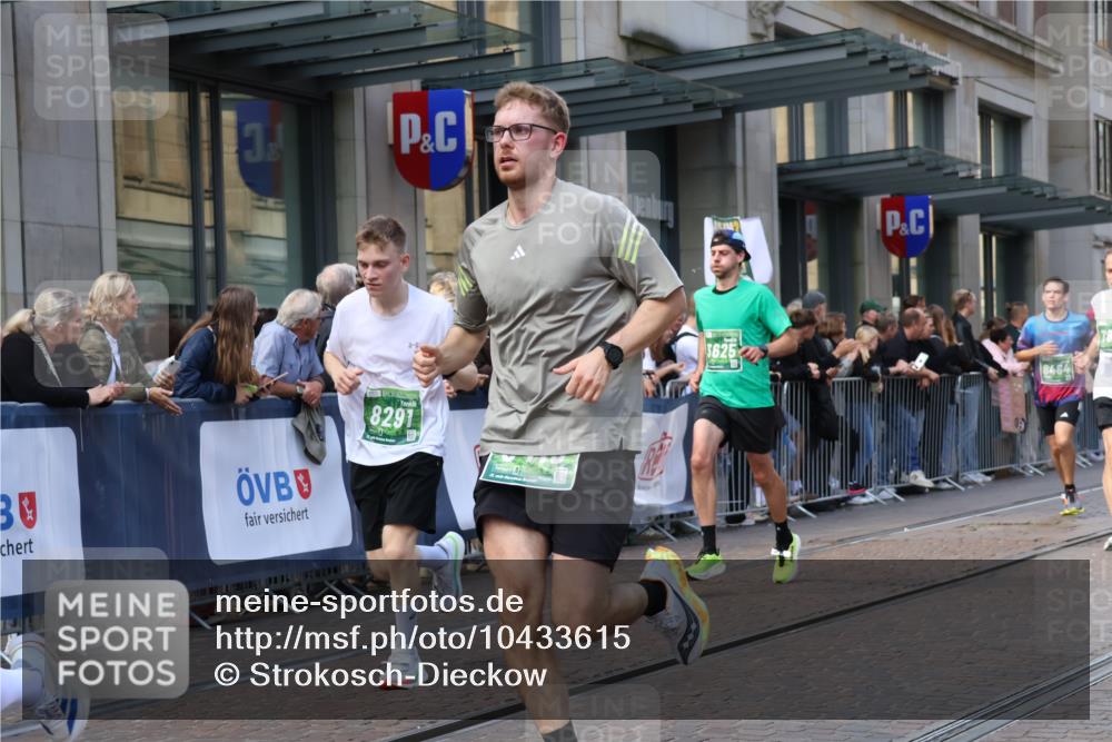13.09.2026 - 21. swb-Marathon Bremen Strokosch-Dieckow http://msf.ph/oto/10433615 13.09.2026 13:12:50 Ziel 280, 313, 621, 868, 987, 1207, 2498, 2559, 2801, 2858, 2962, 3566, 3625, 4582, 5345, 5379, 5769, 5965, 6038, 6349, 6394, 7874, 8197, 8291, 8419, 8464, 8798, 9092, 9217, 13140, 1513, 2350, 2362, 2442, 3054, 3988, 4605, 4879, 5416, 5965, 6796, 8029, 8798, 9775, 9803, 13106 meine-sportfotos.de