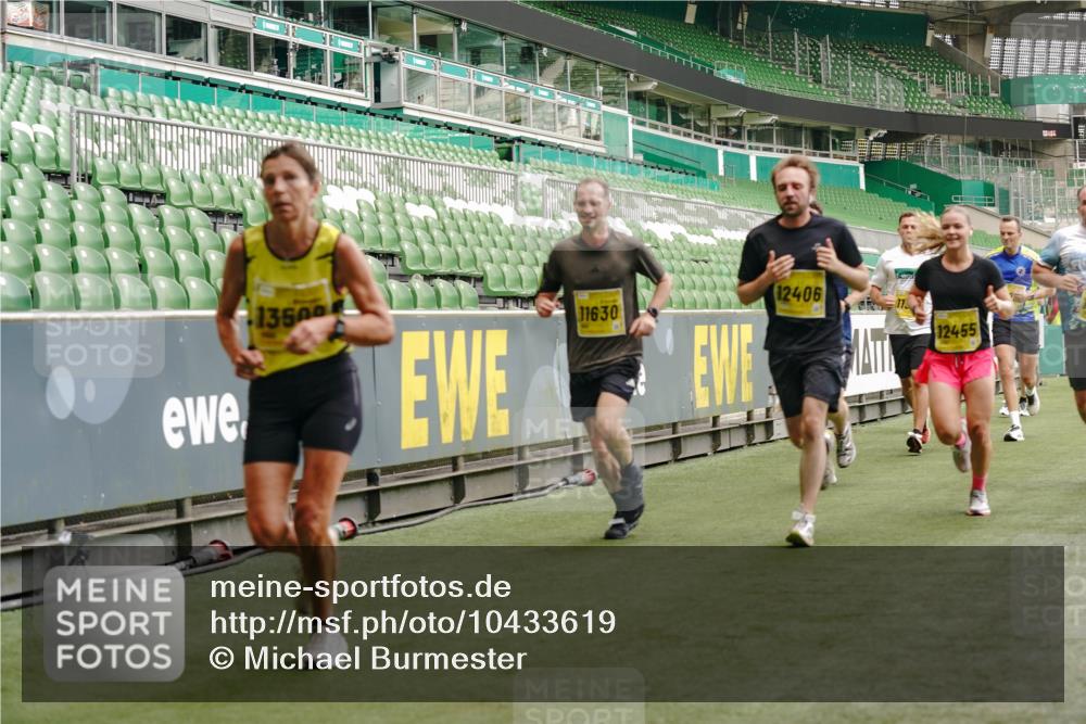 13.09.2026 - 21. swb-Marathon Bremen Michael Burmester http://msf.ph/oto/10433619 13.09.2026 10:24:37 Laufen im Stadion 10143, 10235, 10328, 10336, 10337, 10341, 10358, 10456, 10520, 10592, 10593, 10618, 10632, 10775, 10782, 10816, 10861, 10972, 10988, 11042, 11143, 11201, 11265, 11373, 11375, 11426, 11442, 11468, 11527, 11607, 11615, 11628, 11630, 11632, 11704, 11713, 11758, 11779, 11826, 11895, 11903, 11948, 12053, 12144, 12246, 12281, 12339, 12404, 12406, 12426, 12442, 12468, 12469, 12477, 12525, 13520, 13563, 13566, 13580, 13585, 13586 meine-sportfotos.de