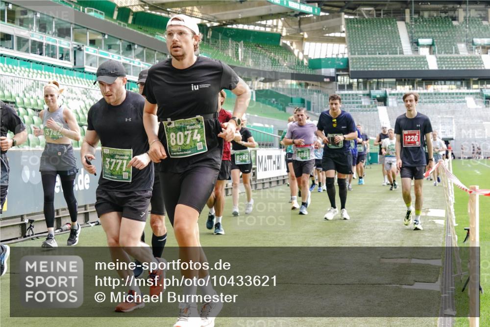 13.09.2026 - 21. swb-Marathon Bremen Michael Burmester http://msf.ph/oto/10433621 13.09.2026 13:30:48 Laufen im Stadion 122, 171, 224, 295, 297, 405, 487, 639, 767, 806, 840, 965, 1114, 1217, 1242, 1270, 1314, 1329, 1529, 1633, 1634, 1775, 1810, 1811, 1886, 1904, 1983, 2216, 2238, 2242, 2249, 2263, 2368, 2372, 2436, 2449, 2546, 2615, 2629, 2637, 2643, 2677, 2719, 2726, 2738, 2740, 2830, 2869, 2871, 2877, 2918, 2952, 2994, 3038, 3053, 3094, 3101, 3227, 3286, 3401, 3426, 3563, 3605, 3723, 3873, 3876, 3898, 3918, 3929, 4056, 4162, 4309, 4460, 111 meine-sportfotos.de