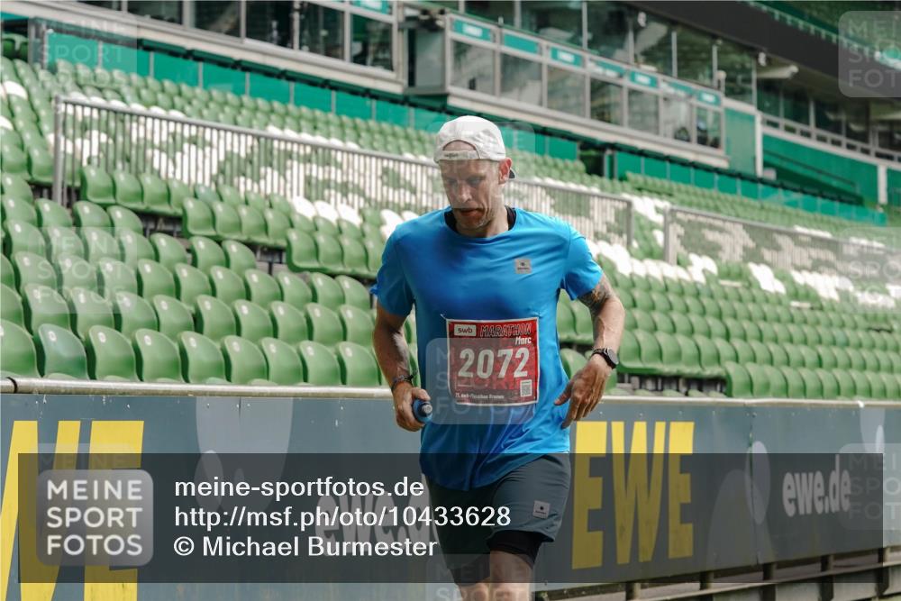 13.09.2026 - 21. swb-Marathon Bremen Michael Burmester http://msf.ph/oto/10433628 13.09.2026 12:33:55 Laufen im Stadion 250, 272, 299, 525, 919, 1089, 1212, 1606, 1629, 2072, 5428, 7741, 314, 520, 547, 1168, 1214, 1357, 1453, 1639, 4474, 5212, 6485, 8285 meine-sportfotos.de