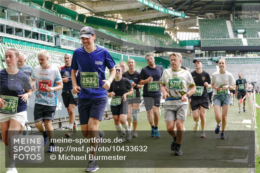 13.09.2026 - 21. swb-Marathon Bremen Michael Burmester http://msf.ph/oto/10433632 13.09.2026 13:30:55 Laufen im Stadion 122, 171, 224, 295, 297, 405, 487, 639, 767, 806, 840, 965, 1114, 1142, 1217, 1242, 1270, 1310, 1314, 1329, 1529, 1633, 1634, 1775, 1810, 1811, 1886, 1892, 1904, 1983, 2216, 2238, 2242, 2249, 2263, 2368, 2372, 2449, 2546, 2615, 2629, 2637, 2643, 2677, 2719, 2726, 2738, 2830, 2869, 2871, 2877, 2918, 2952, 2994, 3038, 3053, 3094, 3101, 3140, 3223, 3227, 3286, 3401, 3426, 3563, 3723, 3736, 3873, 3876, 3898, 3918, 3929, 3944, 4056, 4162, 4309, 4460, 111 meine-sportfotos.de