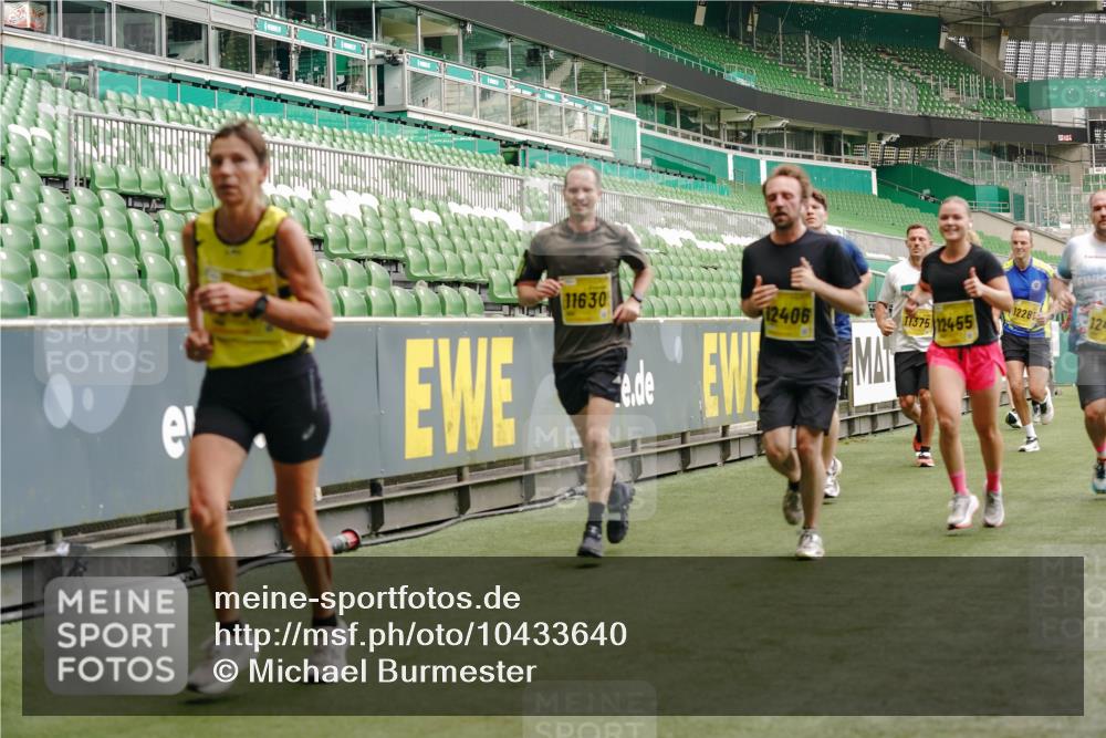 13.09.2026 - 21. swb-Marathon Bremen Michael Burmester http://msf.ph/oto/10433640 13.09.2026 10:24:37 Laufen im Stadion 10143, 10235, 10328, 10336, 10337, 10341, 10358, 10456, 10520, 10592, 10593, 10618, 10632, 10775, 10782, 10816, 10861, 10972, 10988, 11042, 11143, 11201, 11265, 11373, 11375, 11426, 11442, 11468, 11527, 11607, 11615, 11628, 11630, 11632, 11704, 11713, 11758, 11779, 11826, 11895, 11903, 11948, 12053, 12144, 12246, 12281, 12339, 12404, 12406, 12426, 12442, 12468, 12469, 12477, 12525, 13520, 13563, 13566, 13580, 13585, 13586 meine-sportfotos.de