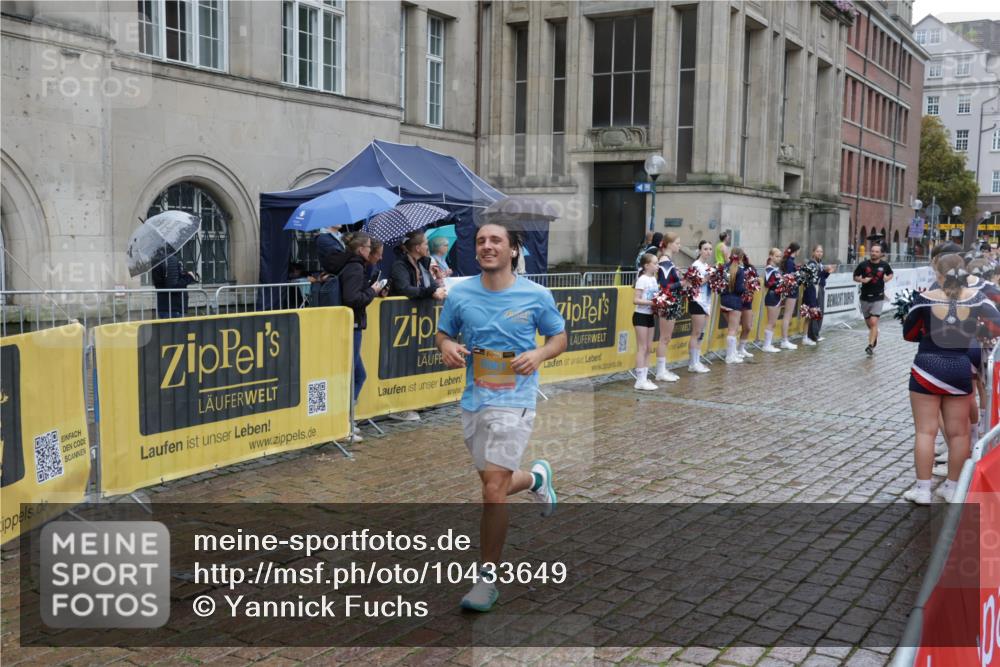 13.09.2026 - Kiel Lauf Yannick Fuchs http://msf.ph/oto/10433649 13.09.2026 11:43:05 Ziel 9569 meine-sportfotos.de