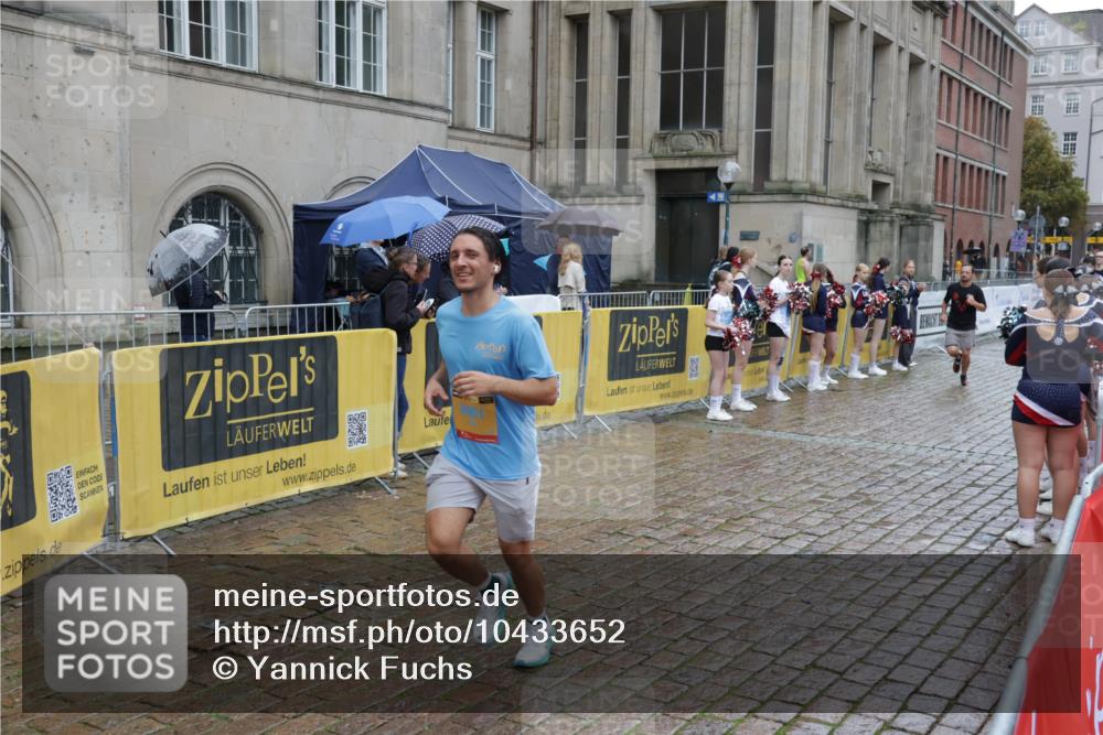 13.09.2026 - Kiel Lauf Yannick Fuchs http://msf.ph/oto/10433652 13.09.2026 11:43:05 Ziel 9569 meine-sportfotos.de