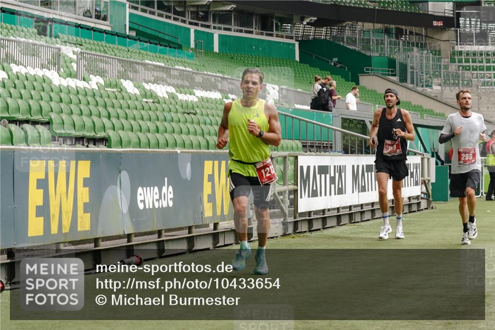 13.09.2026 - 21. swb-Marathon Bremen Michael Burmester http://msf.ph/oto/10433654 13.09.2026 12:33:59 Laufen im Stadion 250, 272, 299, 525, 919, 1089, 1212, 1606, 1629, 2072, 5428, 7741, 314, 520, 1168, 1214, 1357, 1453, 1639, 4474, 5212, 6485, 6507, 8285 meine-sportfotos.de