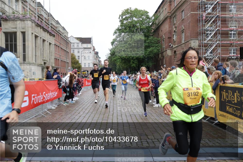 13.09.2026 - Kiel Lauf Yannick Fuchs http://msf.ph/oto/10433678 13.09.2026 09:47:30 Ziel 544, 591, 1324, 2870, 3192, 3629, 4480, 5517, 6072, 6575, 6639, 6696, 8231, 8503, 8540, 8777, 9634, 9936, 10789, 1235, 1402, 2587, 2759, 2779, 4238, 4940, 5167, 5217, 5351, 6074, 7461, 7731, 8524, 9091, 9385, 10009, 10076, 10224, 10301, 10555, 10731, 10742, 10744, 11862, 11964, 12622, 12635, 390, 466, 1743, 3373, 3735, 4011, 4103, 4365, 4400, 4460, 4479, 4952, 6078, 7767, 8096, 8833, 9528, 9697, 11396, 11654, 12099, 1402, 2718, 2779, 3808, 4087, 6638, 7446, 10322 meine-sportfotos.de