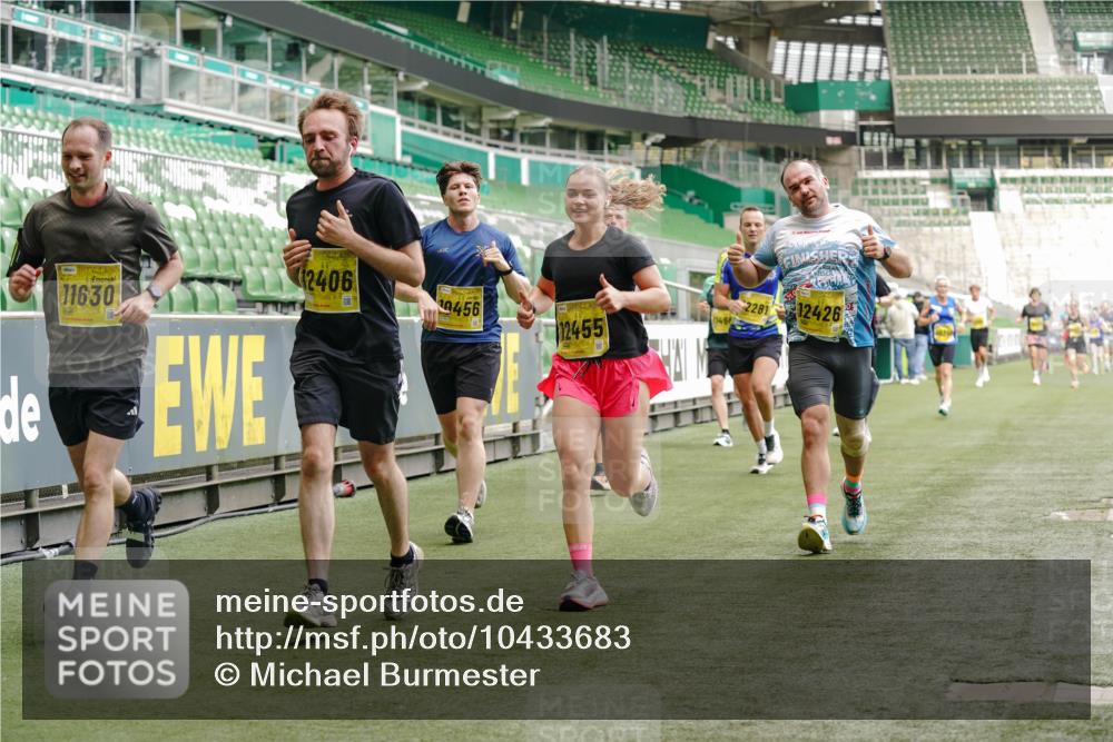 13.09.2026 - 21. swb-Marathon Bremen Michael Burmester http://msf.ph/oto/10433683 13.09.2026 10:24:37 Laufen im Stadion 10143, 10235, 10328, 10336, 10337, 10341, 10358, 10456, 10520, 10592, 10593, 10618, 10632, 10775, 10782, 10816, 10861, 10972, 10988, 11042, 11143, 11201, 11265, 11373, 11375, 11426, 11442, 11468, 11527, 11607, 11615, 11628, 11630, 11632, 11704, 11713, 11758, 11779, 11826, 11895, 11903, 11948, 12053, 12144, 12246, 12281, 12339, 12404, 12406, 12426, 12442, 12468, 12469, 12477, 12525, 13520, 13563, 13566, 13580, 13585, 13586 meine-sportfotos.de