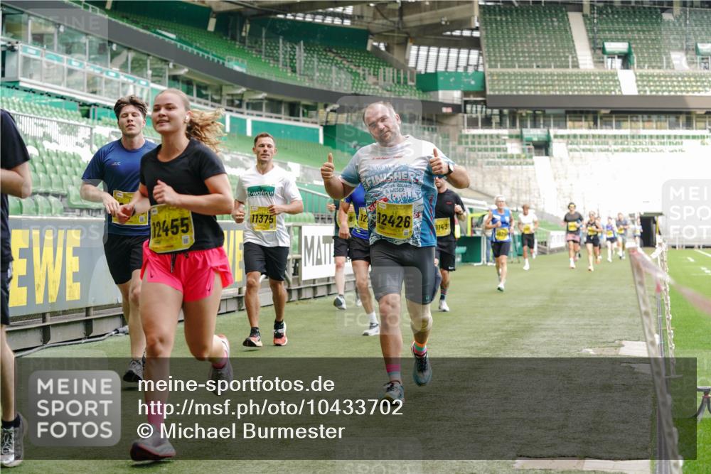 13.09.2026 - 21. swb-Marathon Bremen Michael Burmester http://msf.ph/oto/10433702 13.09.2026 10:24:38 Laufen im Stadion 10143, 10235, 10328, 10336, 10337, 10341, 10358, 10456, 10520, 10592, 10593, 10618, 10632, 10775, 10782, 10816, 10861, 10972, 10988, 11042, 11143, 11201, 11265, 11373, 11375, 11426, 11442, 11468, 11527, 11607, 11615, 11628, 11630, 11632, 11704, 11713, 11758, 11779, 11826, 11895, 11903, 11948, 12053, 12144, 12246, 12281, 12339, 12404, 12406, 12426, 12442, 12468, 12469, 12477, 12525, 13520, 13563, 13566, 13580, 13585, 13586 meine-sportfotos.de