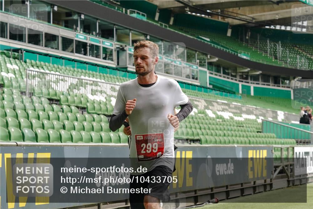 13.09.2026 - 21. swb-Marathon Bremen Michael Burmester http://msf.ph/oto/10433705 13.09.2026 12:34:04 Laufen im Stadion 250, 272, 299, 525, 919, 1089, 1212, 1606, 2072, 5428, 7741, 314, 573, 1168, 1214, 1357, 1453, 1639, 4474, 5212, 6485, 6507, 8285 meine-sportfotos.de